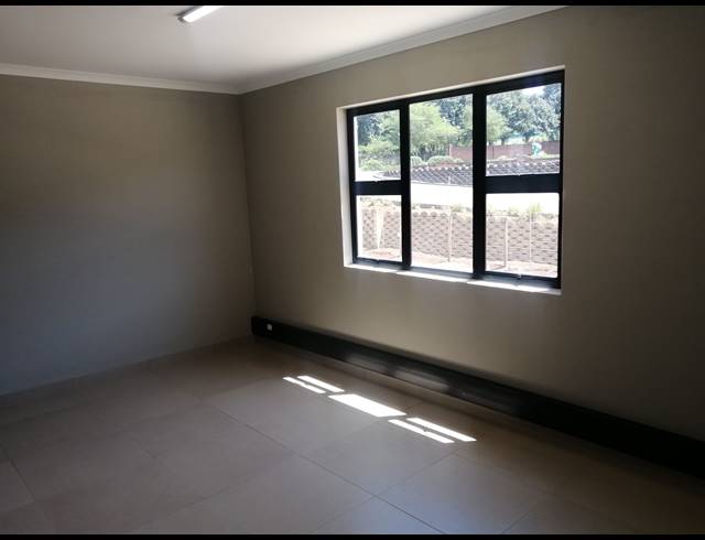 450M² WAREHOUSE TO LET IN WATERFALL